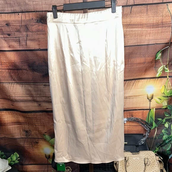HALARA Cream Ruched Midi Skirt - Picture 3 of 7